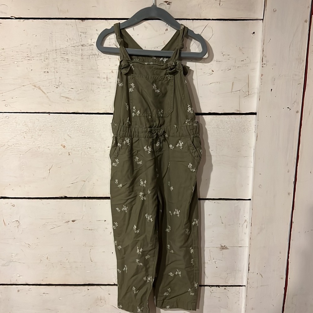 OshKosh girls overalls Size 5T